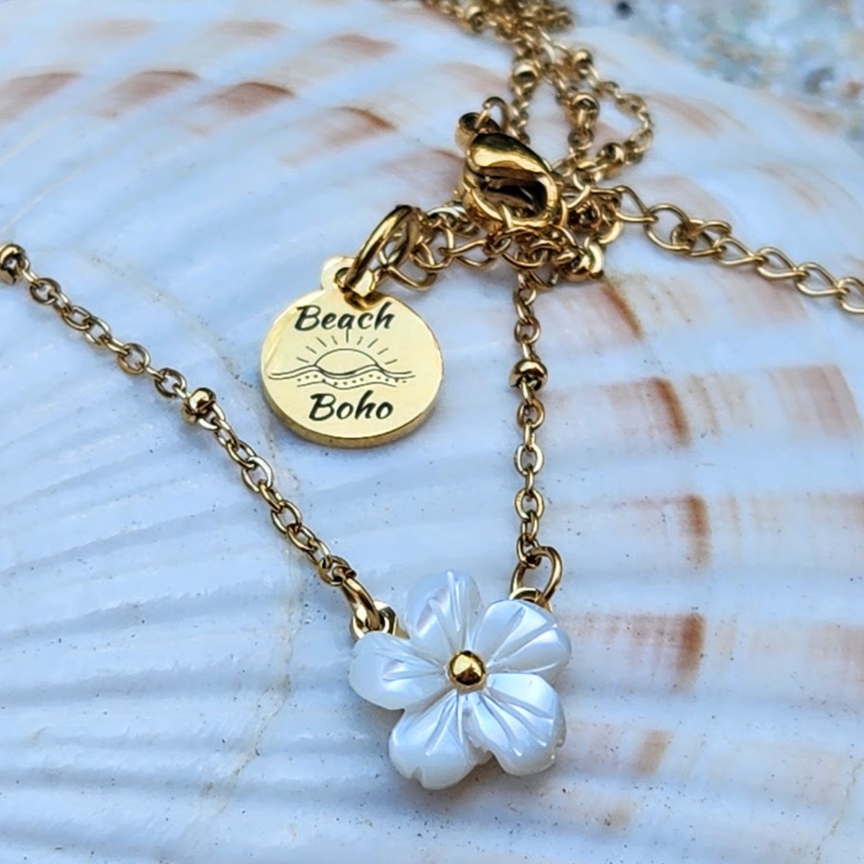 DAISY SHELLS  - WATERPROOF 18K GOLD SHELL DAISY PENDANT