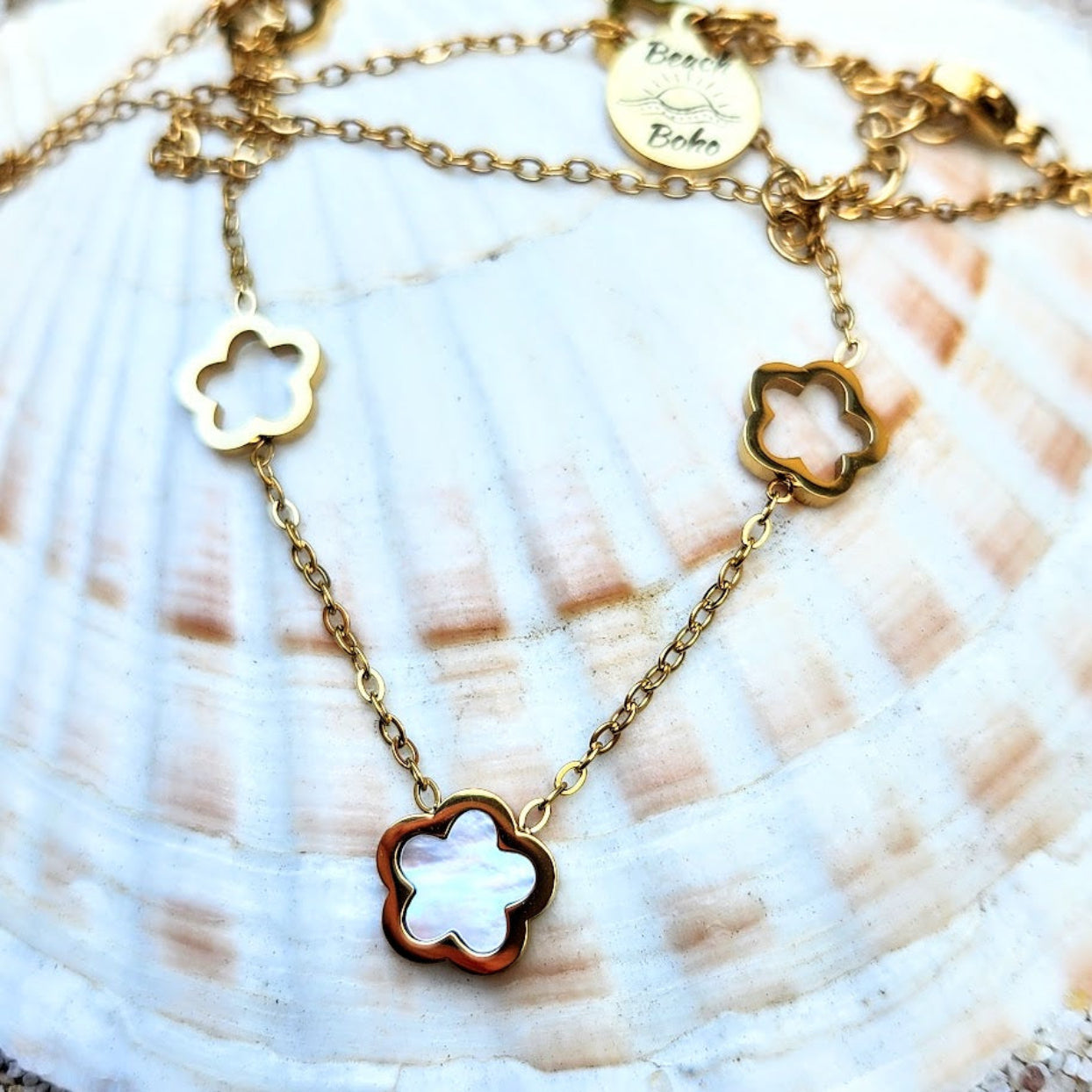 DAISY FLOWERS SHELL NECKLACE & STUD EARRINGS -  WATERPROOF 18K GOLD