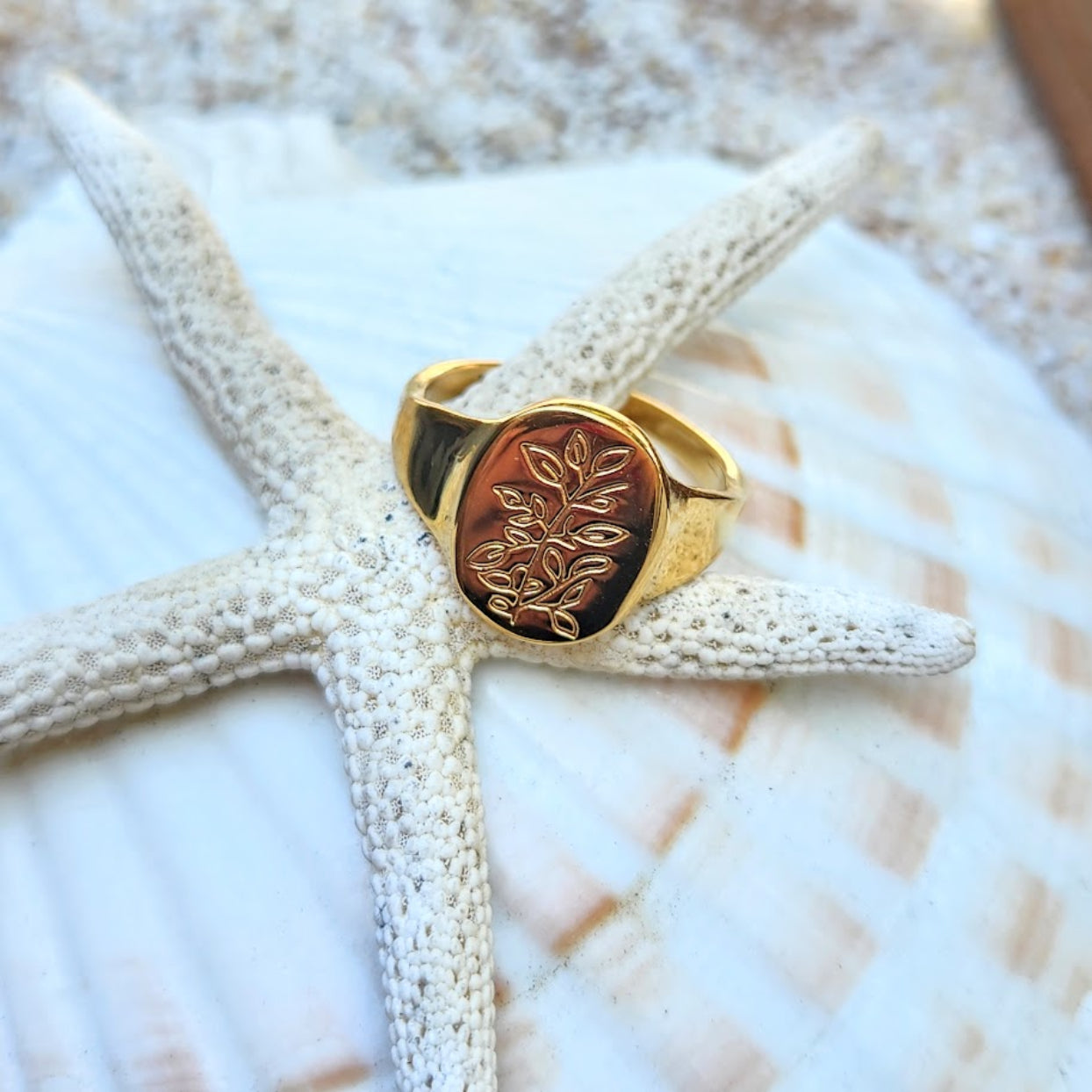 ETCHED LEAVES  - ADJUSTABLE WATERPROOF SIGNET 18K GOLD RING