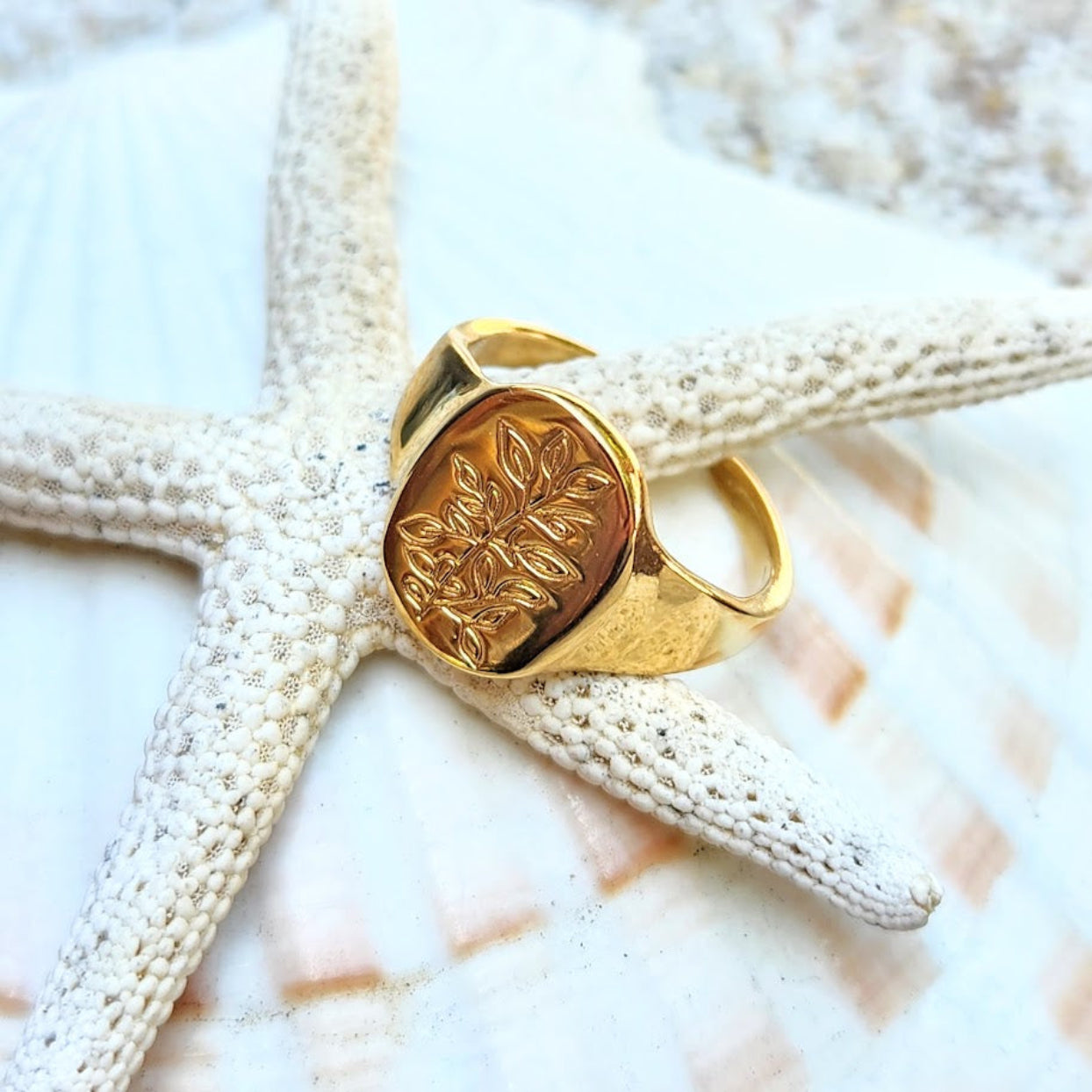 ETCHED LEAVES  - ADJUSTABLE WATERPROOF SIGNET 18K GOLD RING